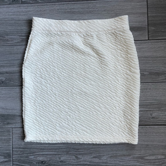 Free People Cream/White Stretchy Skirt, Size Small! Bodycon Skirt••• - Picture 5 of 9